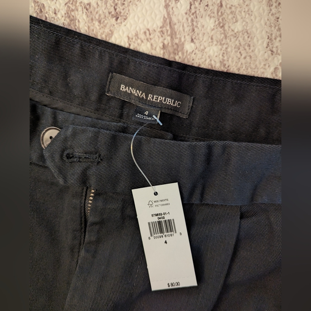 Banana Republic black pleated short never worn